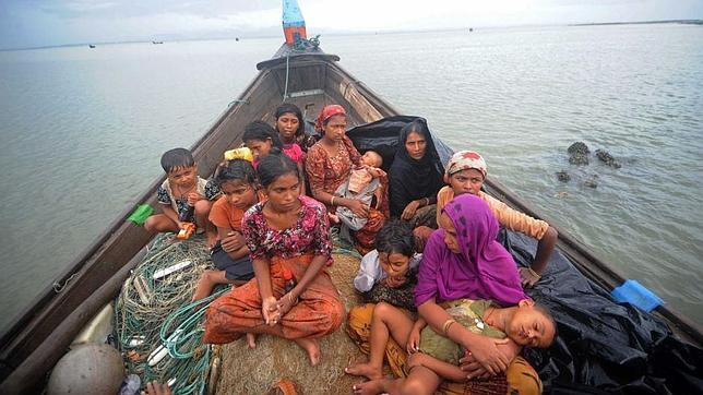 Peleas a muerte por la comida en los barcos varados en el Sudeste Asiático