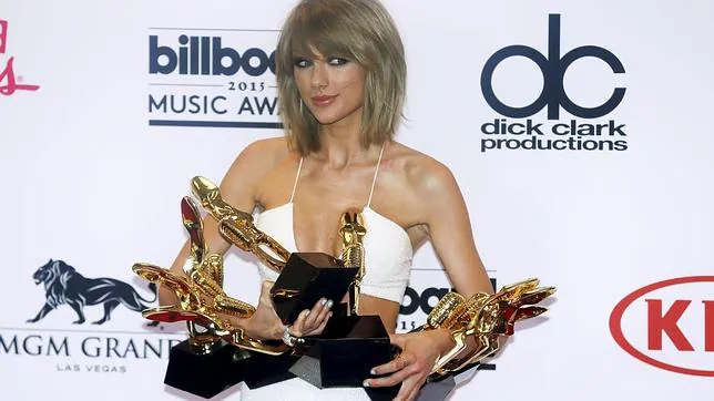 Taylor Swift arrasa en los premios Billboard