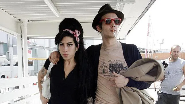 La familia de Amy Winehouse falsificó la firma de la cantante en sus papeles de divorcio