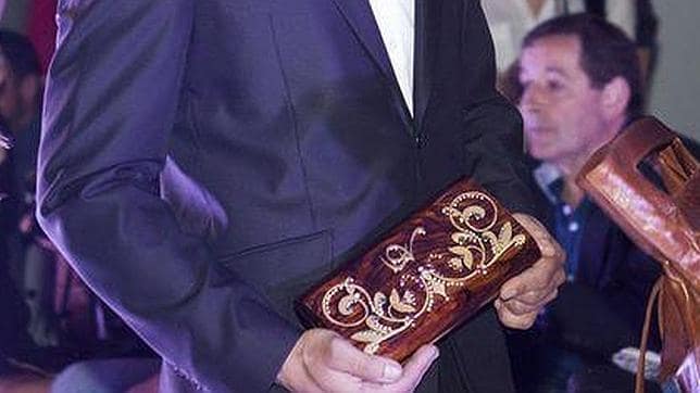 El bolso joya de madera de arce que está a la venta por 280.000 euros