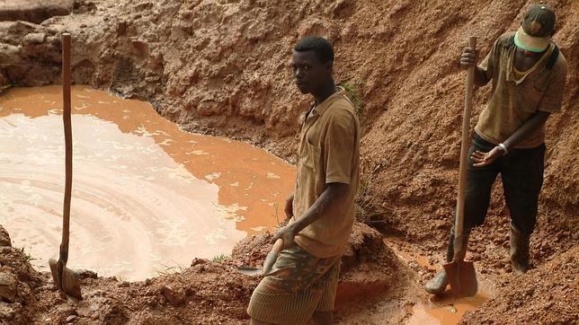 El comercio de minerales contribuye a mantener mortales conflictos que han desplazado a 9,4 millones de personas