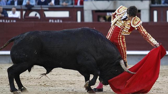 Sebastián Castella disfruta con un sabroso «Lenguadito» en San Isidro