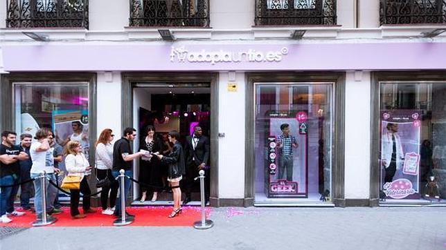 AdoptaUnTío.es expone su catálogo en una «boutique efímera»