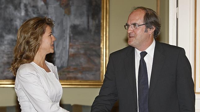 Cospedal y Gabilondo en una de las reuniones por un pacto educativo que no se llegó a concretar