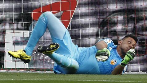 Diego Alves, ante siete meses de baja