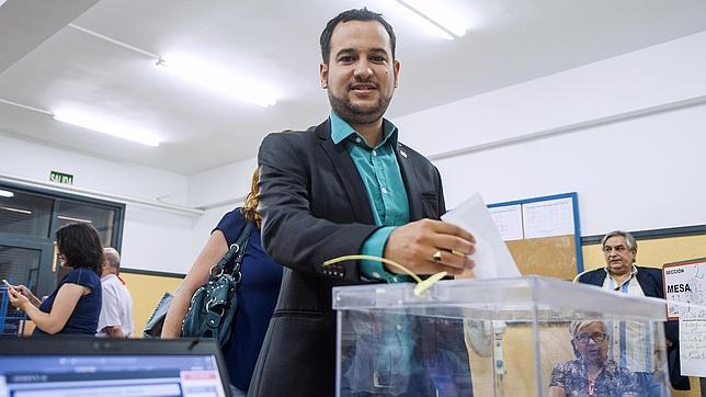 El candidato de IU a la Alcadía de Sevilla espera que las urnas se llenen de votos de «esperanza»