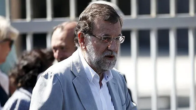 El presidente del Gobierno, Mariano Rajoy, tras depositar su voto