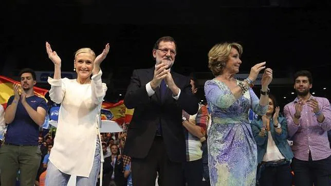 Cristina Cifuentes, Mariano Rajoy y Esperanza Aguirre en el acto del cierre de campaña electoral
