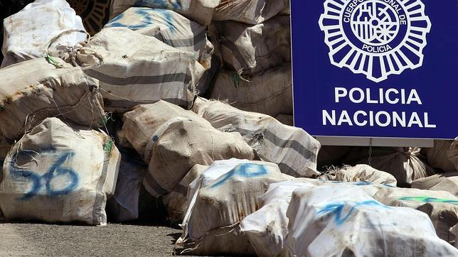 La Policía requisa en el Atlántico 1.950 kilos de coca con destino a España