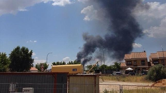 Desalojan por un incendio a 100 personas en el asentamiento chabolista de Olías