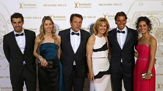 Pep Juaneda (novio de la hermana de Nadal), Maribel Nadal, los padres de Rafael, Nadal y su novia, en la gala del sábado