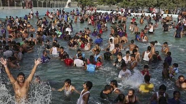 Medio millar de personas mueren en la India por una ola de calor