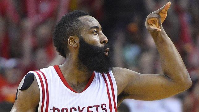 Un Harden de récord mantiene con vida a Houston