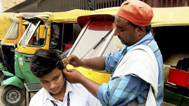 Limpiadores de orejas: un oficio que languidece en la India