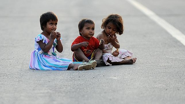 26 niños rescatados de traficantes de personas tras el terremoto de Nepal