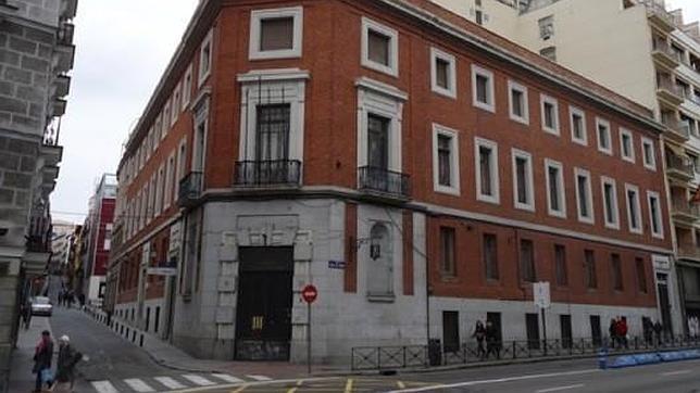 Desalojan un edificio del Paseo del Prado okupado por los miembros del Patio Maravillas