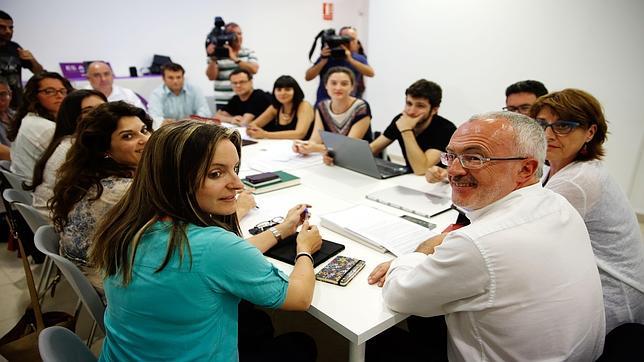 Podemos toma la iniciativa y cita a Puig y Oltra para explorar el pacto de gobierno