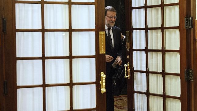 Rajoy defiende que su gobierno es «legítimo» y no cambiará su política económica