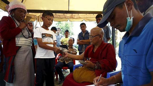 «Los nepalíes tienen miedo, piensan que el gran terremoto está todavía por llegar»