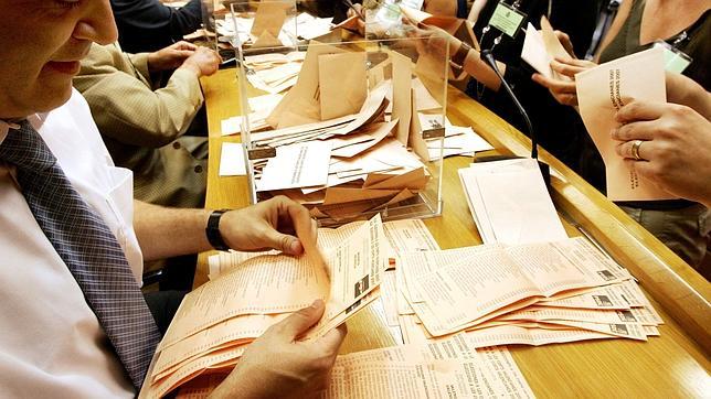 El PSOE logra otro escaño en la provincia de Albacete a costa de Podemos tras el recuento del voto por correo
