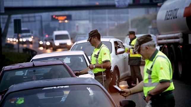 Detenido por conducir sin carnet, bebido, en sentido contrario y con las luces apagadas