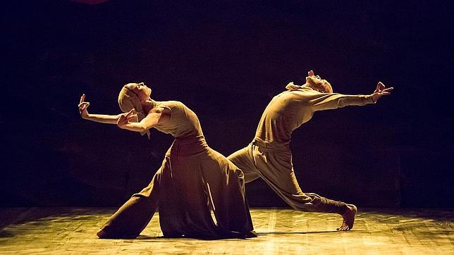 Un momento de «Dust», coreografía de Akram Khan, con Tamara Rojo