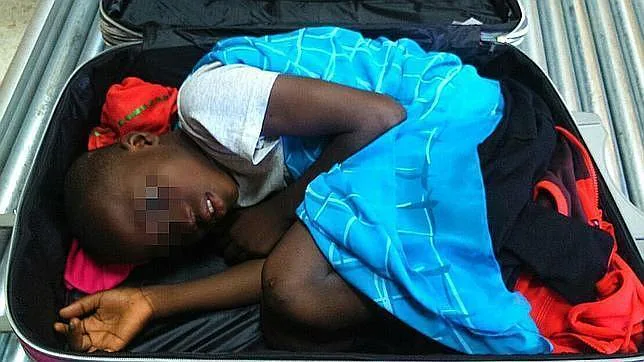 Adou, el niño de 8 años que intentó entrar en España en una maleta