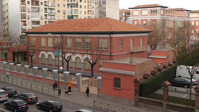 El Colegio Público Calvo Sotelo, en la avenida de la Ciudad de Barcelona, en el barrio de Adelfas