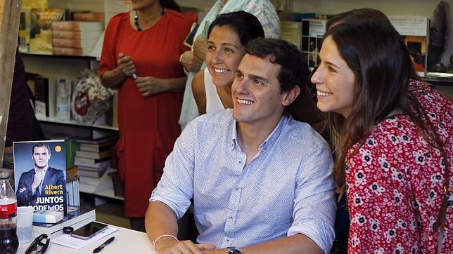 Albert Rivera sigue promocionando «Juntos podemos», su primer libro