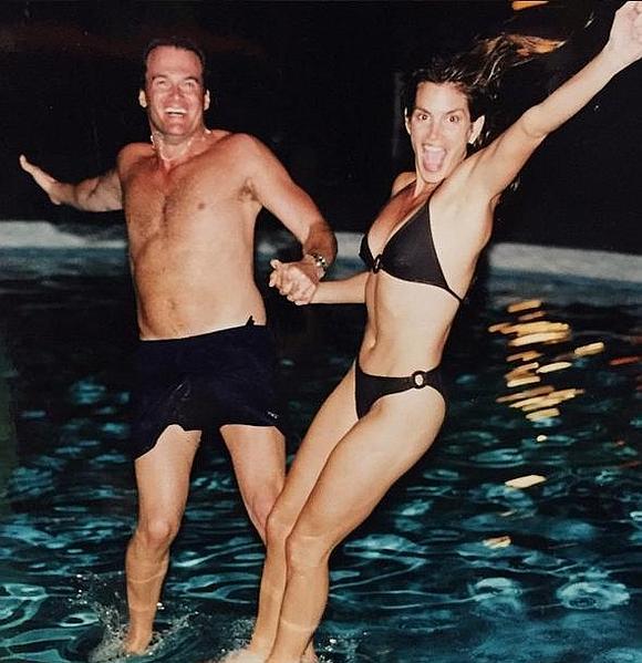 Cindy Crawford celebra sus 17 años de matrimonio con una foto del pasado