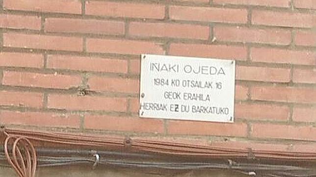 Covite exige a Baracaldo que retire una placa donde se acusa a la Policía de asesinato