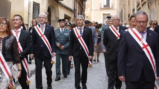 Cargos de la Diputación de Zaragoza, durante una procesión del Corpus de Daroca