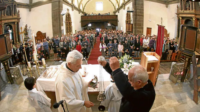 Cientos de fieles volvieron este domingo a venerar ala Virgen da Barca