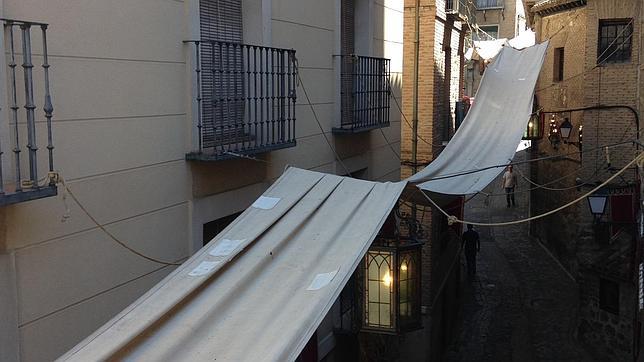 La calle Alfileritos, una de las que más encanto tiene durante este Corpus