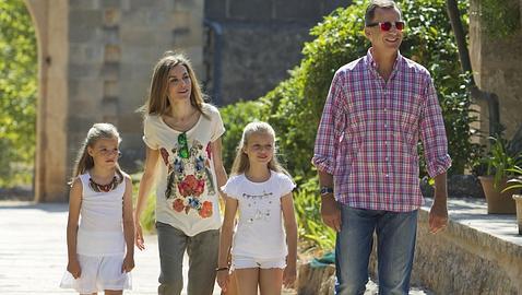 La Princesa, con sus padres y su hermana