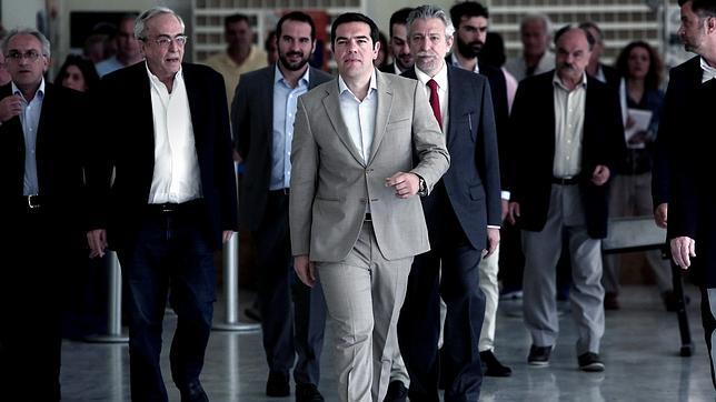 El primer ministro heleno, Alexis Tsipras, a su llegada este martes al ministerio de Educación