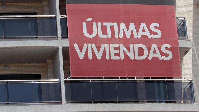 El precio de las casas frena su larga caída y recupera los niveles de hace 12 años