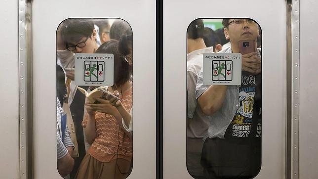 Japón propone que sus ascensores cuenten con agua y retretes por los terremotos