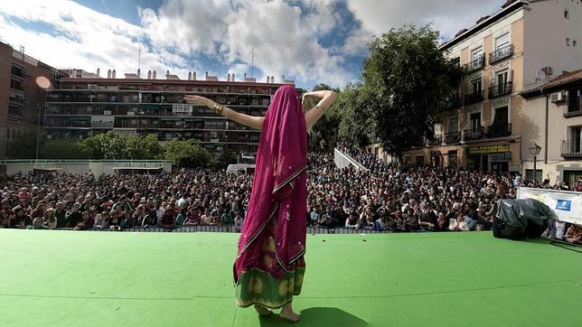 El espectáculo de BollyMadrid invade las calles de Lavapiés