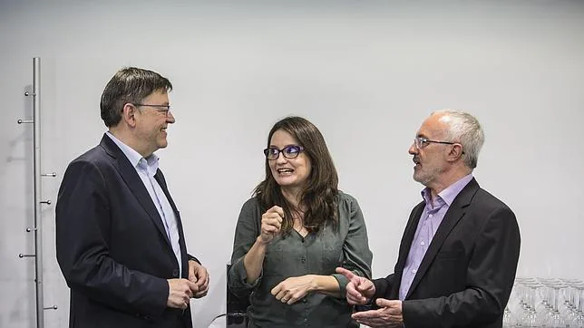 Reuníon entre Mónica Oltra de Compromis, Ximo Puig, del PSPV y Antonio Montiel, de Podemos