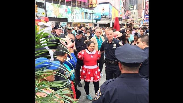 «Minnie Mouse» y «Hello Kitty» son detenidas en Times Square