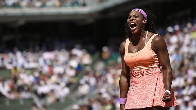 Serena Williams celebra un punto en la final de Roland Garros