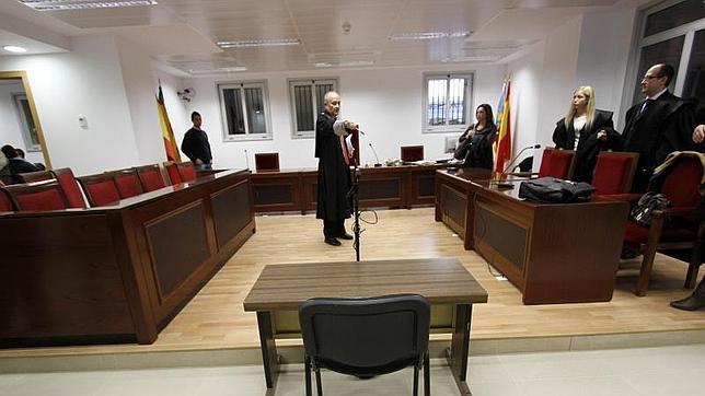 Juicio a un exdirectivo de banca que pidió un crédito a nombre de otro sin decírselo