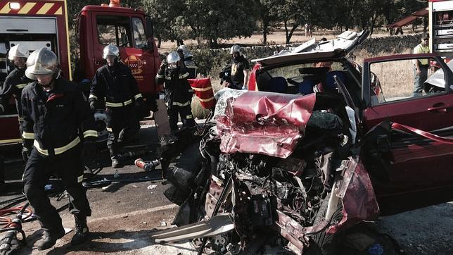 Mueren un motorista y dos peatones en accidentes de tráfico este fin de semana