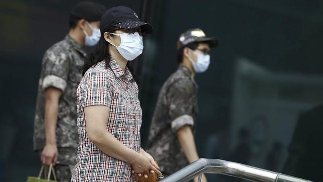 Corea del Sur rastreará los móviles de los afectados por el MERS para evitar más contagios