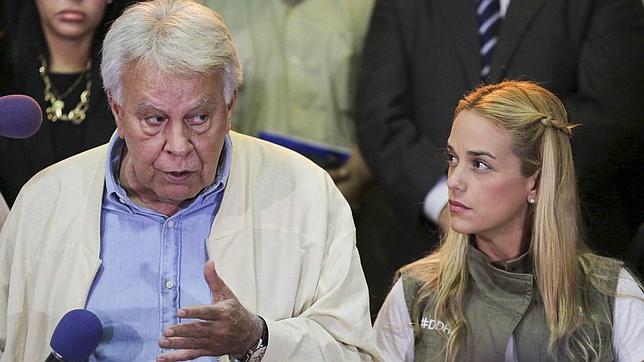 La asesoría de Felipe González no es injerencia, pero sí la de Podemos en Venezuela