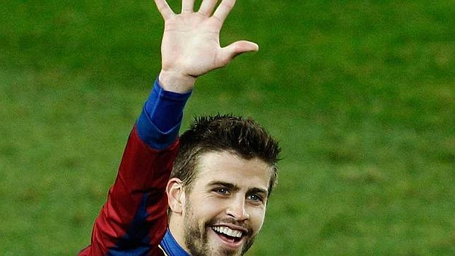 Piqué celebra la goleada al Real Madrid (5-0) en 2010