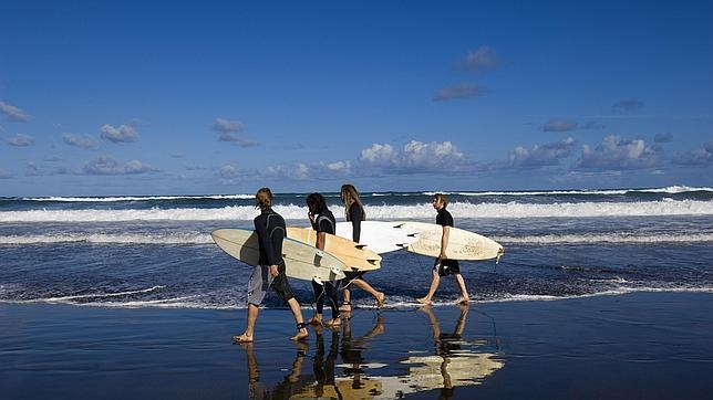 Los surfistas, protagonistas de un estudio científico sobre bacterias