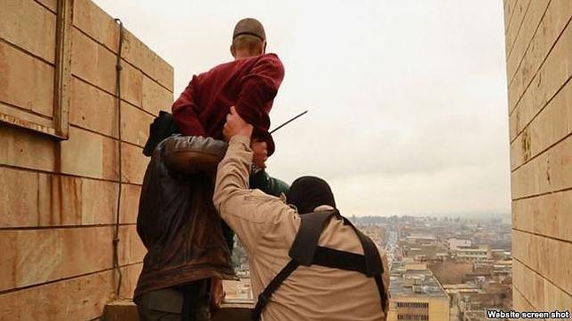 Un joven es lanzado por los yihadistas acusado de homosexualidad