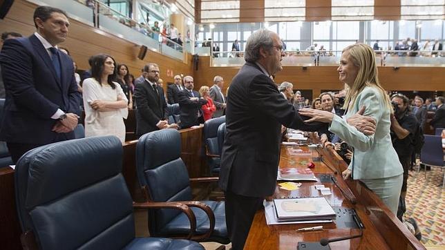 El luto por la muerte de Pedro Zerolo cubre la Asamblea de Madrid